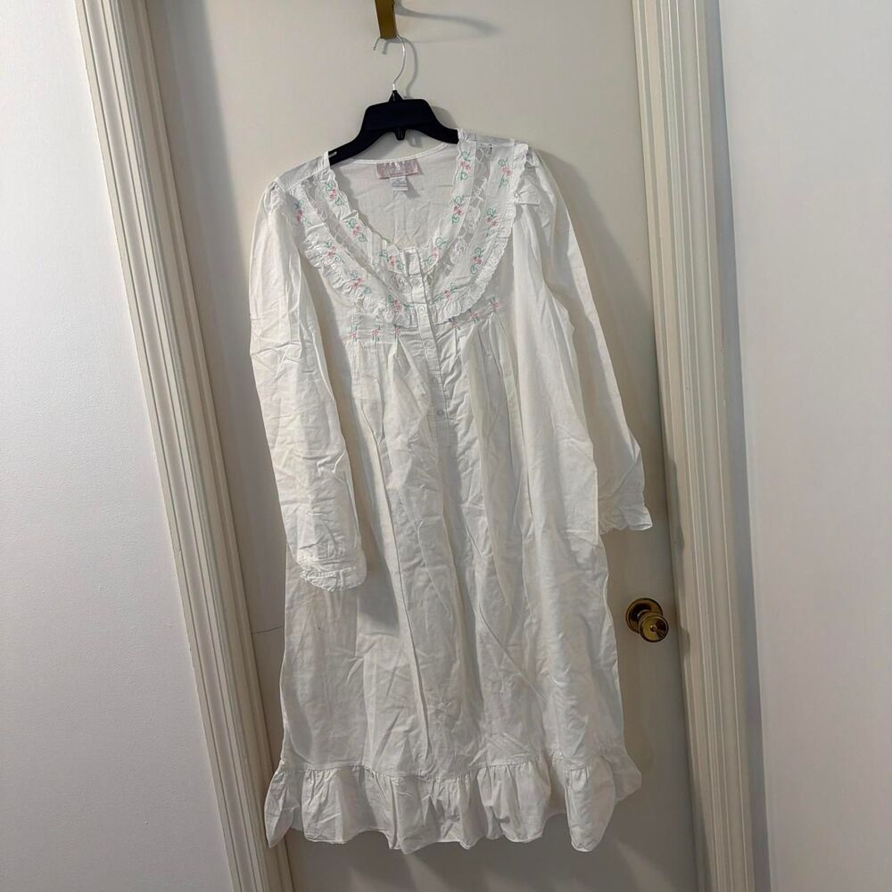 Gorgeous Vintage  Women's White Cottagecore coquette Traditional Nightgown 2x